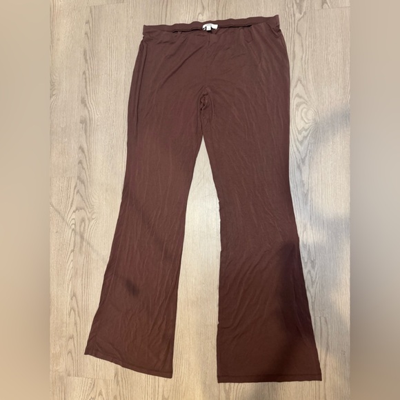 KHY by Kylie Jenner Sleek Soft Stretch Low Rise Chocolate Brown Pant Size 2X - Picture 3 of 7